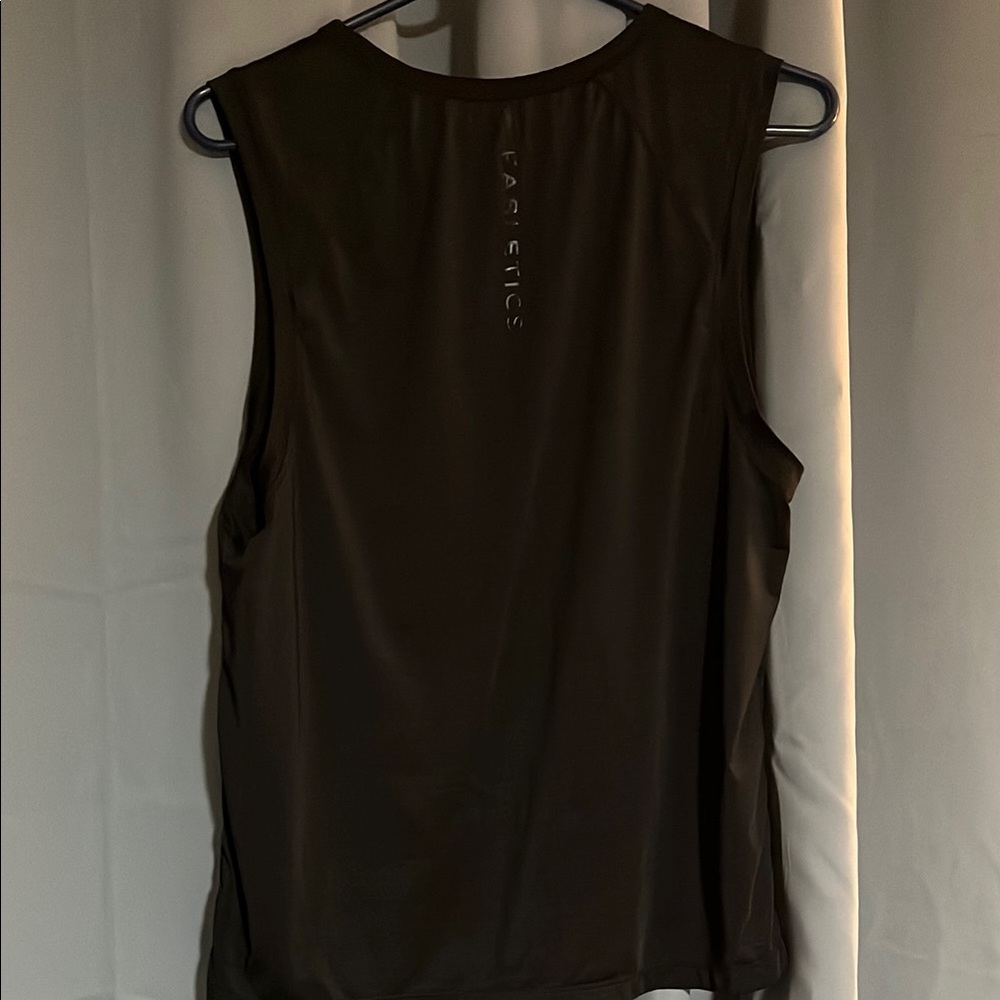 Fabletics Woman’s Muscle Tea - Picture 2 of 4